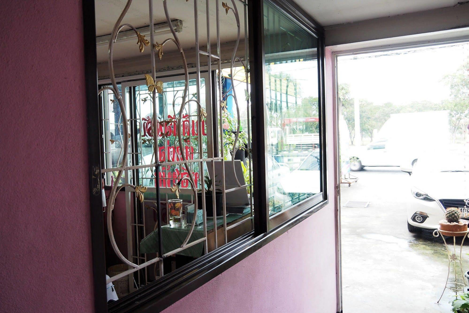 Wind Inn Bangkok Bagian luar foto